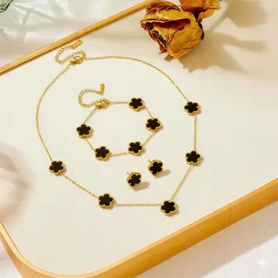 Five-leaf Clover Elegant Flower Necklace Set