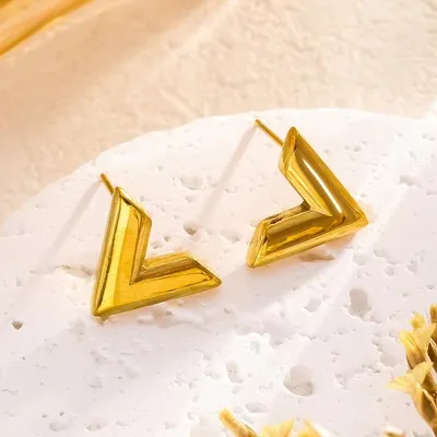  V Letter Gold Plated Necklace Set