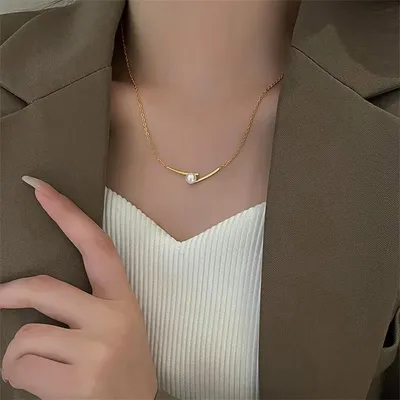  Intersecting Shape Pearl 18k Gold Necklace