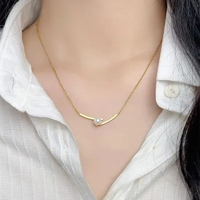  Intersecting Shape Pearl 18k Gold Necklace