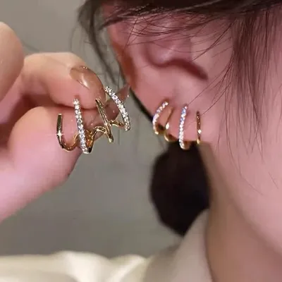  Four-Prong Trendy Ear Crawler Earrings (1 Pair)