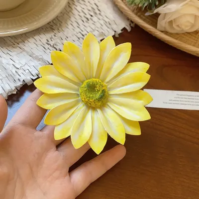 Artificial Coloring Daisy Hair Clips (1 Pc)