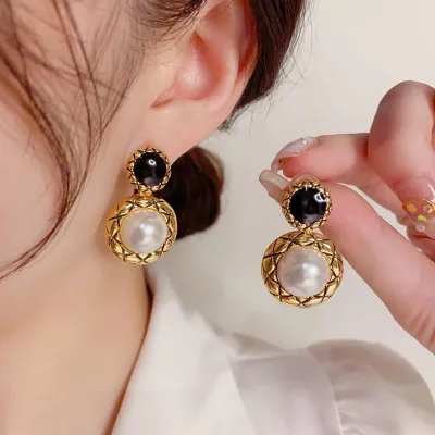 Vintage Round Shape Drop Earring