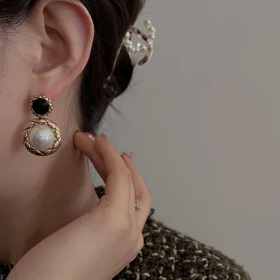 Vintage Round Shape Drop Earring