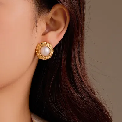  Simple Button Shape Pearl Stud Earring