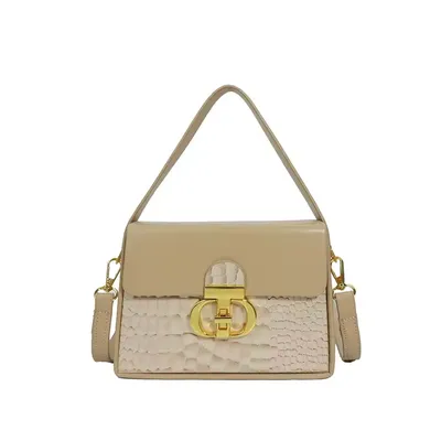  Fashionable Square-shaped Shoulder Bags