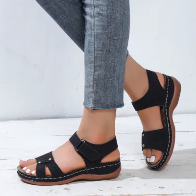 Round Hollow Pattern Breathable Sandal