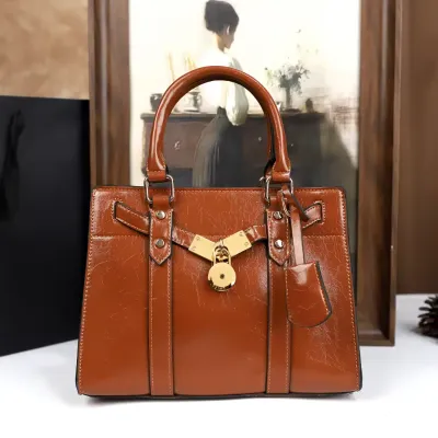  versatile single-shoulder crossbody bag,