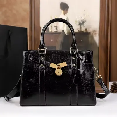  versatile single-shoulder crossbody bag,