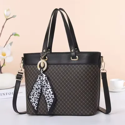 Unique Style with Zipper Closure Handbag