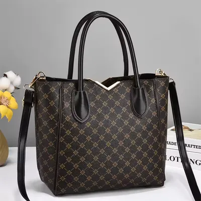 Casual Tote Fashionable Womens Handbag