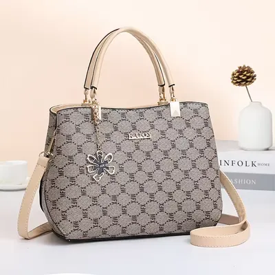 Women Beautiful Zipper Closure Bag 