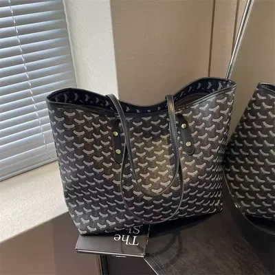 Closure Large Capacity Tote Bag