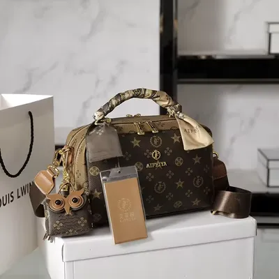 Portable Durable Design Model Handbag