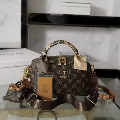 Portable Durable Design Model Handbag