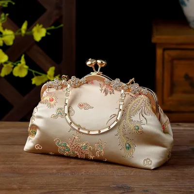 Embroidered Diamond-encrusted Banquet Bag