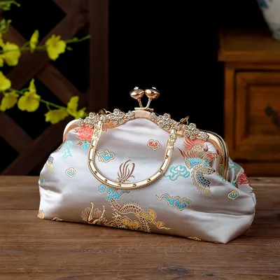 Embroidered Diamond-encrusted Banquet Bag