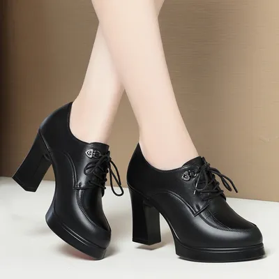 Lace-up leather shoes for women