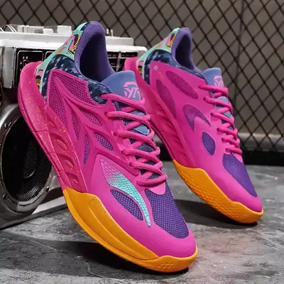 FASHIONABLE MEN'S BASKETBALL SHOES