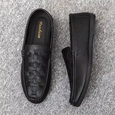 COMFORTABLE SOFT-SOLED LOW-TOP LOAFER