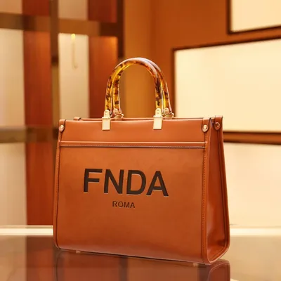 LARGE-CAPACITY COMMUTER TOTE HANDBAG