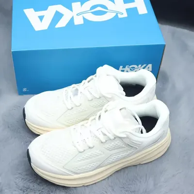 BREATHABLE CARBON PLATE SOFT-SOLED SPORTS SHOES