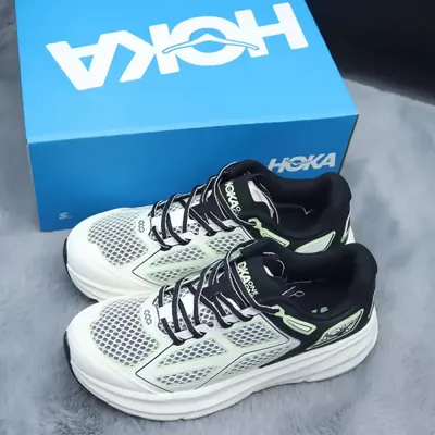 BREATHABLE CARBON PLATE SOFT-SOLED SPORTS SHOES
