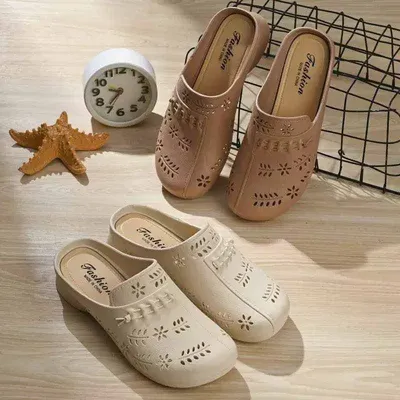 Middle-Aged Mothers Baotou Imitation Leather Hole Shoe.