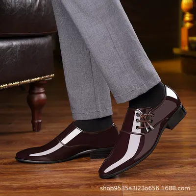 CLASSIC PATENT LEATHER SHOES