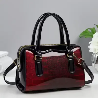 A CASUAL FASHIONABLE BAG