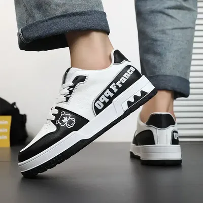 CASUAL SPORTS SNEAKERS