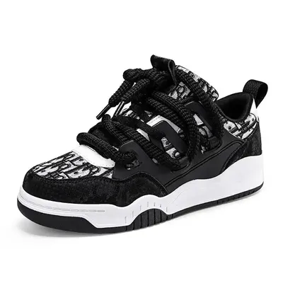 LACE-UP CLOSURE FASHIONABLE SHOES
