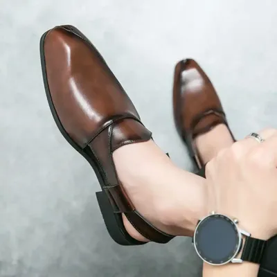 LOW-TOP CASUAL TREND SLIP-ON