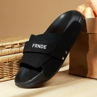 LIGHTWEIGHT MEN'S SLIPPERS  
