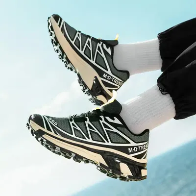 OUTDOOR HIKING SNEAKERS 