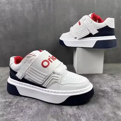 LIGHTWEIGHT, ATHLETIC SNEAKERS