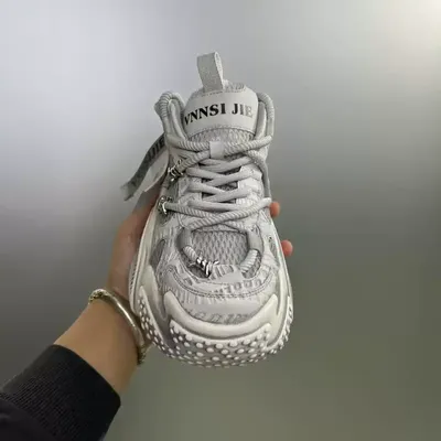 THICK-SOLED HEIGHTENING SHOES 