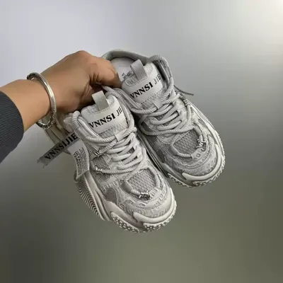 THICK-SOLED HEIGHTENING SHOES 