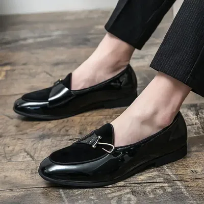 LEATHER SHOES WITH VERSATILE BUCKLES