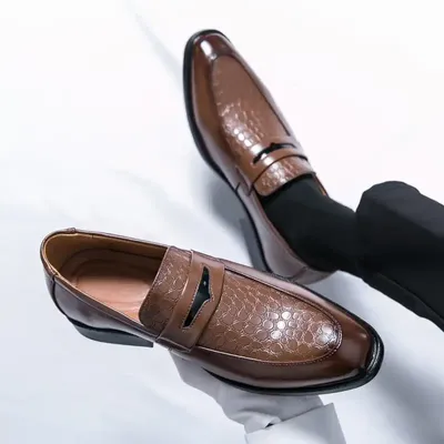 CASUAL COMFORTABLE LOAFERS