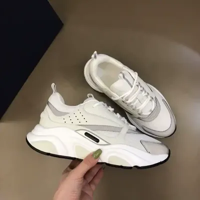 THICK-SOLED FASHIONABLE SHOES