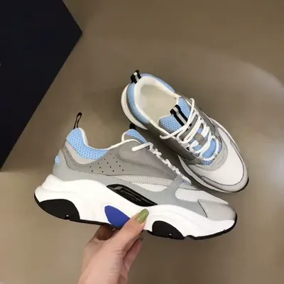 THICK-SOLED FASHIONABLE SHOES