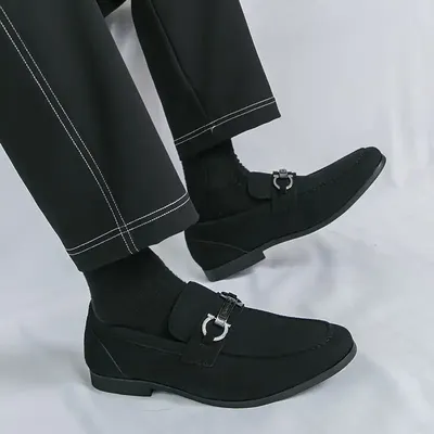 COMFORTABLE POINTED-TOE LOAFERS