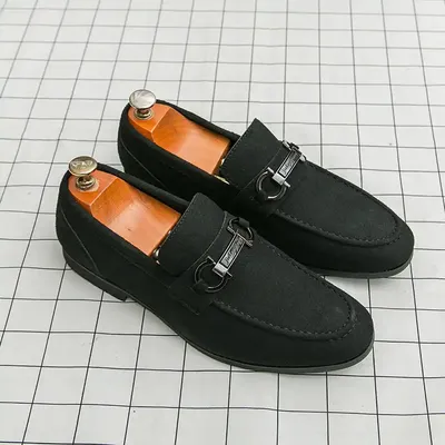 COMFORTABLE POINTED-TOE LOAFERS
