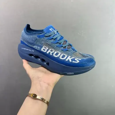 COMFORTABLE NEW RUNNING SHOES
