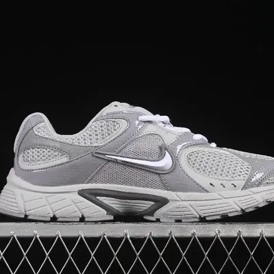 NIKE RUNNING SHOES LIGHT SILVER 1:1