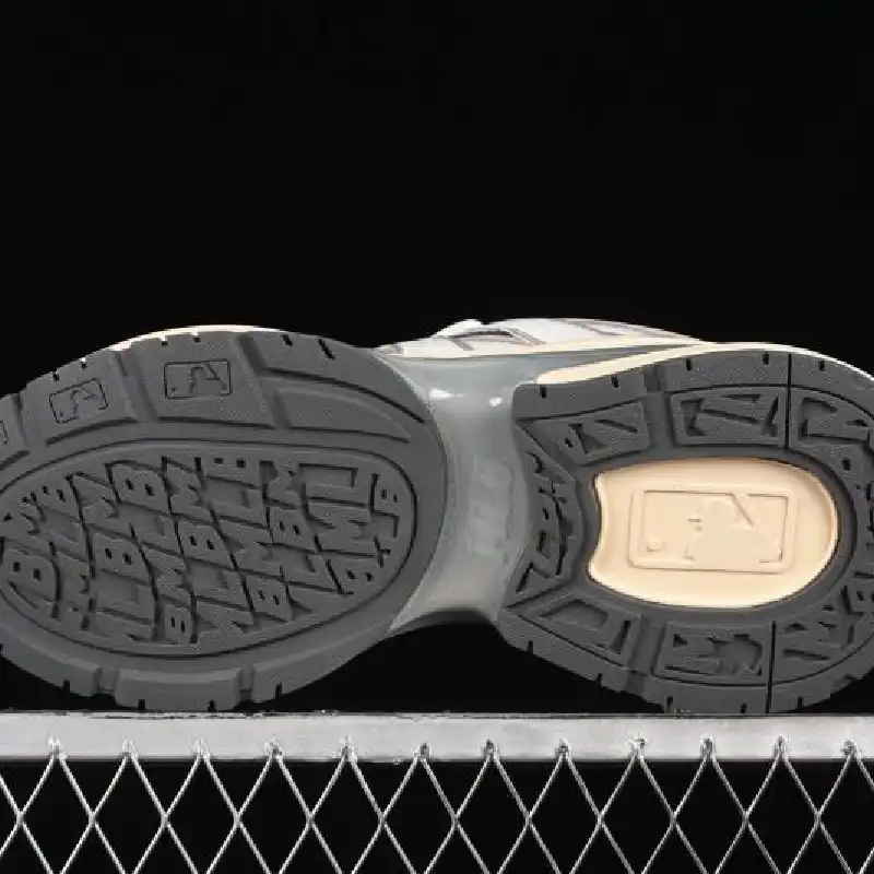 MLB ACE RUNNER NEW YORK YANKEES METALLIC GOLD 1:1