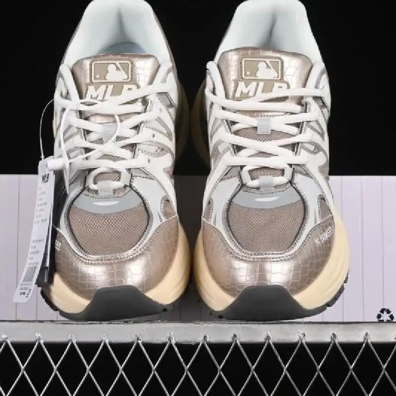 MLB ACE RUNNER NEW YORK YANKEES METALLIC GOLD 1:1