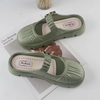 Charming Shark Round Buckle Slippers