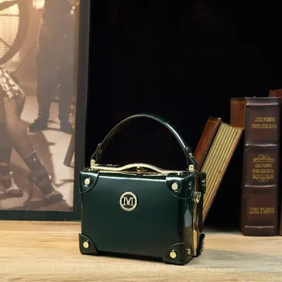 Timeless Icon Classic Shoulder Purse